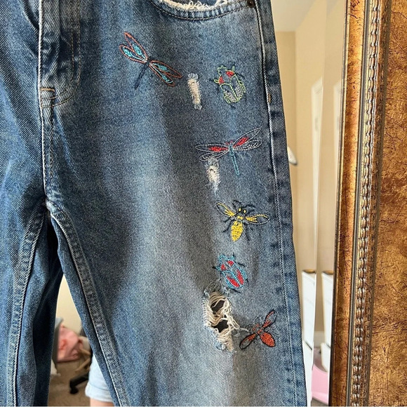 Zara Basic Denim Bug Embroidered Dripped Jeans - Picture 2 of 6